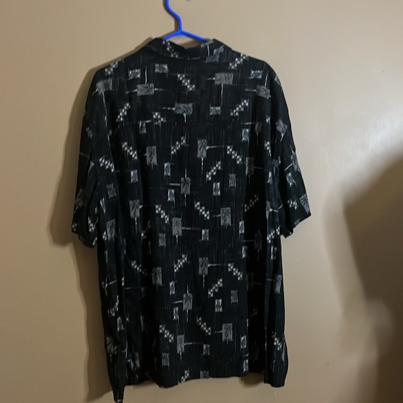 Rayon vacation Hawaiian style shirt. B6 - Picture 4 of 4